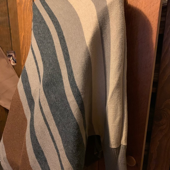 NWOT Dress Barn Poncho - Picture 10 of 12